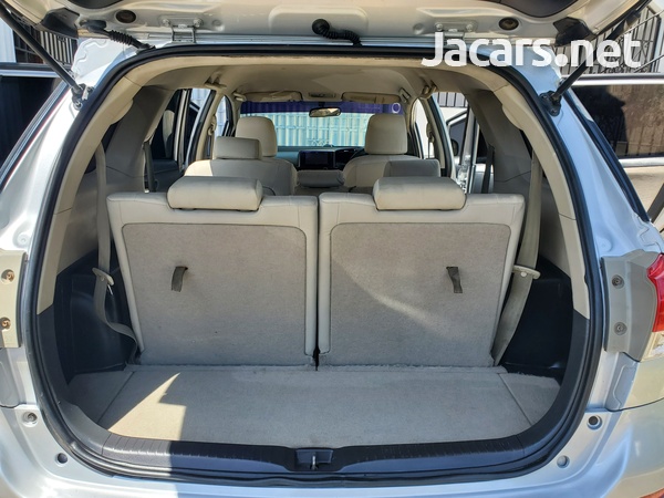 Toyota Wish 2,0L 2011-6