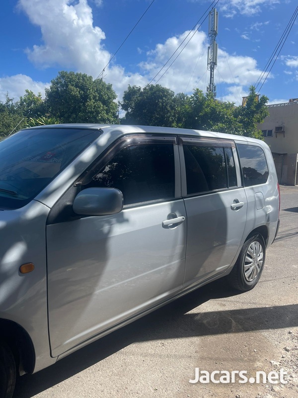 Toyota Probox 1,5L 2013-4