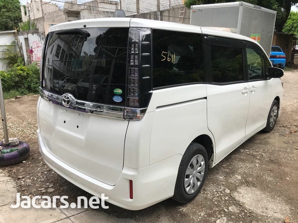 Toyota Voxy 2,0L 2016-2