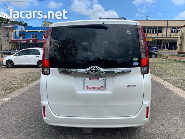 Toyota Noah 2,0L 2016-6