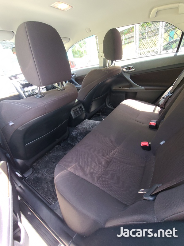 Toyota Mark X 2,5L 2016-13