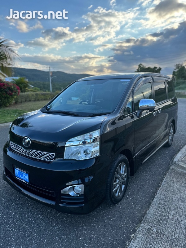 Toyota Voxy 2,0L 2013-2