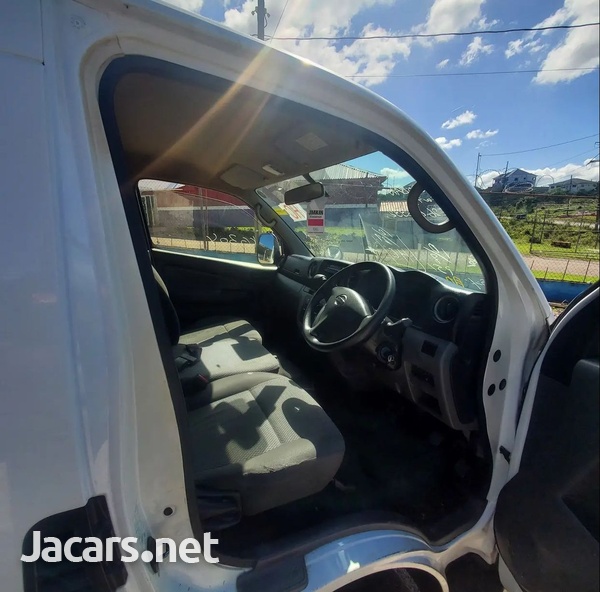 Nissan Caravan 2,5L 2015-7