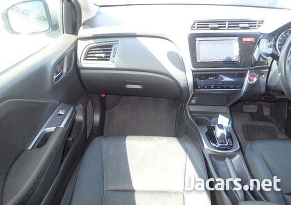 Honda Grace 1,5L 2015-9