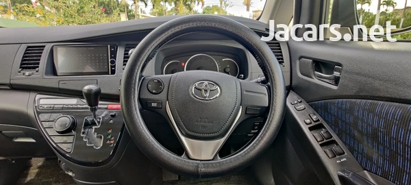 Toyota Isis 2,0L 2014-10