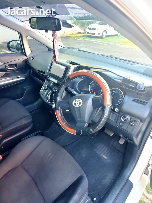 Toyota Wish 1,8L 2011-4