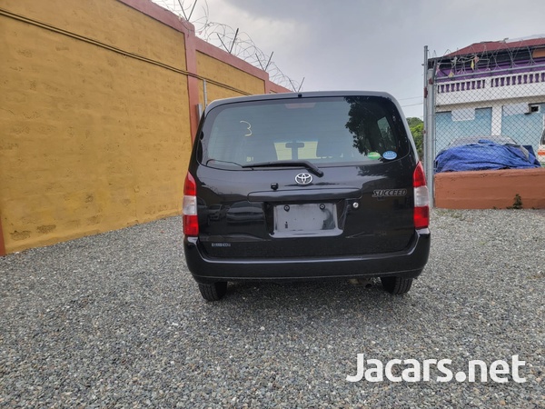 Toyota Succeed 1,5L 2014-10