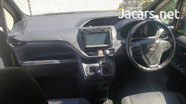 Toyota Voxy 2,0L 2014-6