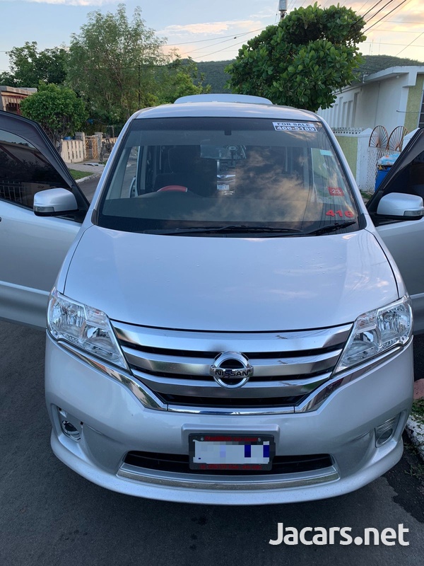 Nissan Serena 2,0L 2011-4