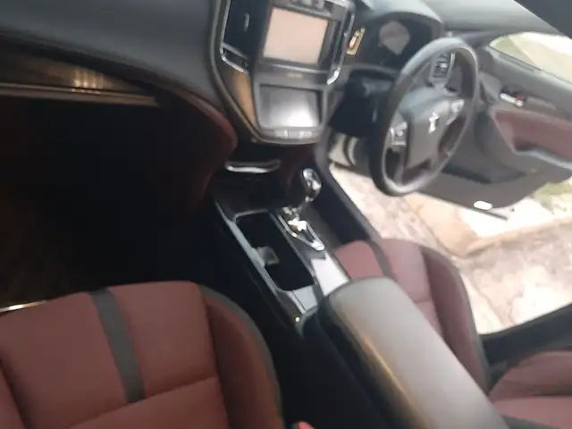 Toyota Crown Athlete 2,0L 2016, Saint Catherine - 7