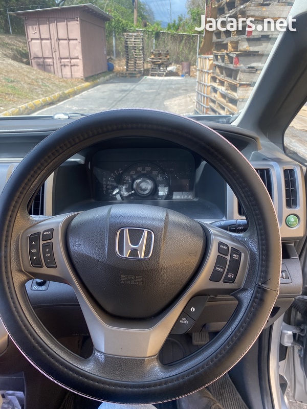 Honda Stepwgn 2,0L 2014-9