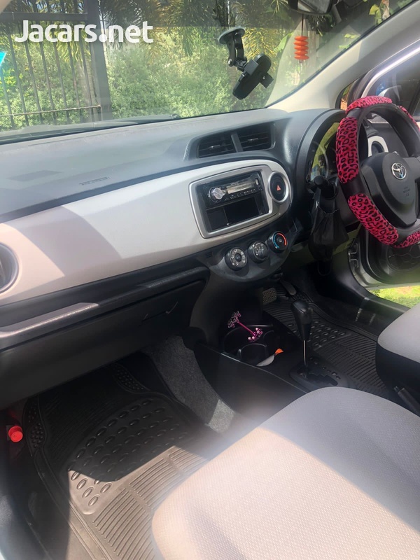 Toyota Vitz 1,3L 2014-12