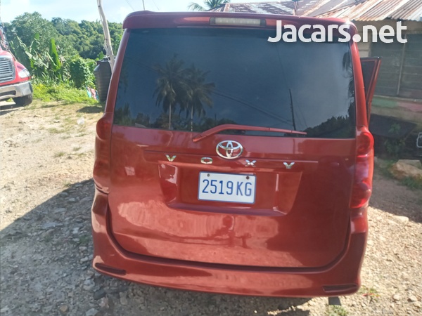 Toyota Voxy 1,6L 2019