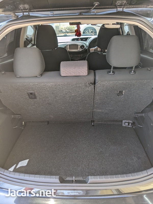 Toyota Vitz 1,0L 2014-7