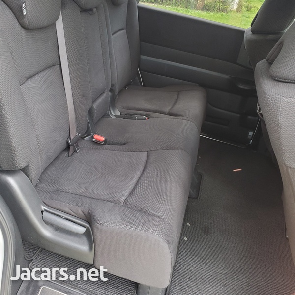 Honda Stepwgn Spada 2,0L 2013-8