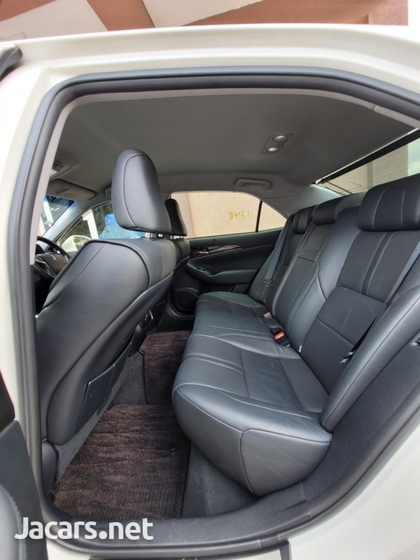 Toyota Crown 3,0L 2014-7
