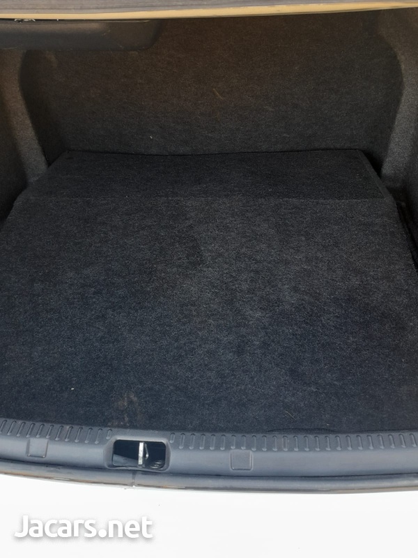 Toyota Axio 1,5L 2014-8