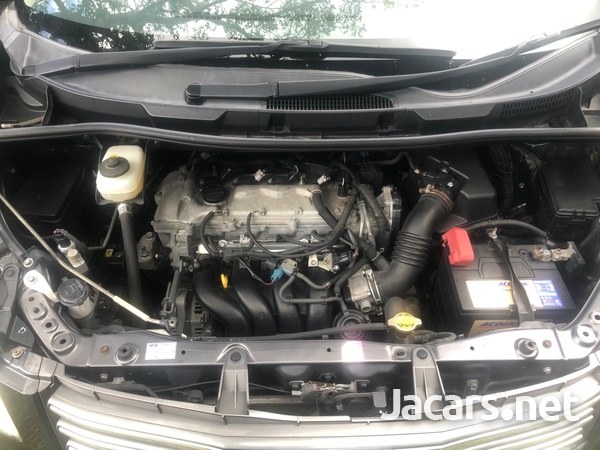 Toyota Noah 2,0L 2012-10