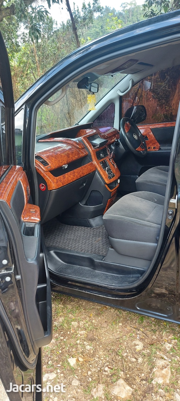 Toyota Voxy 2,0L 2010-10