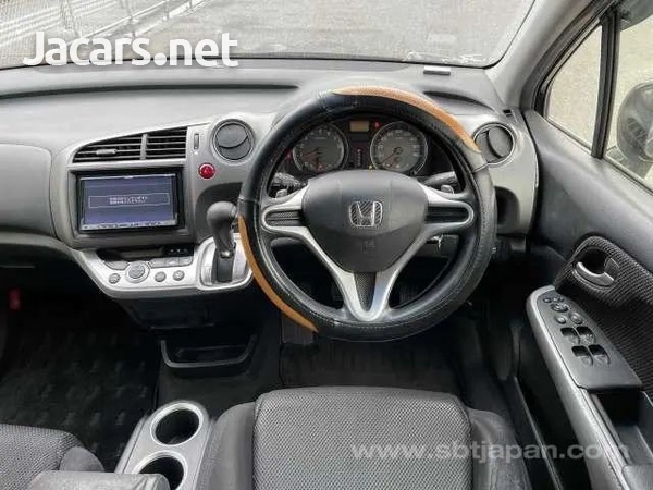 Honda Stream 1,8L 2013-4