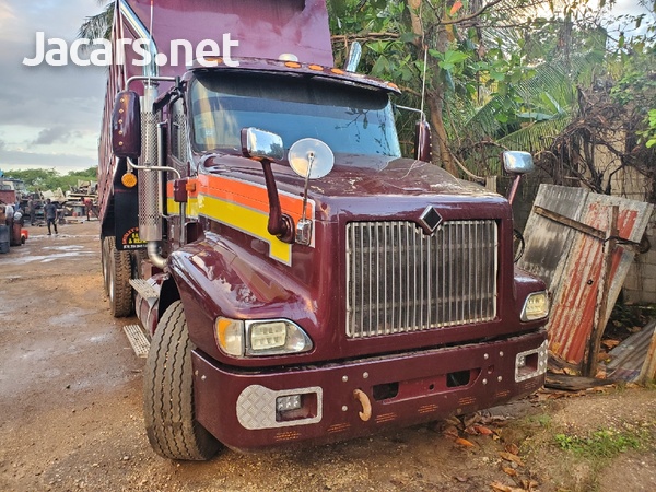 International 9200i-2