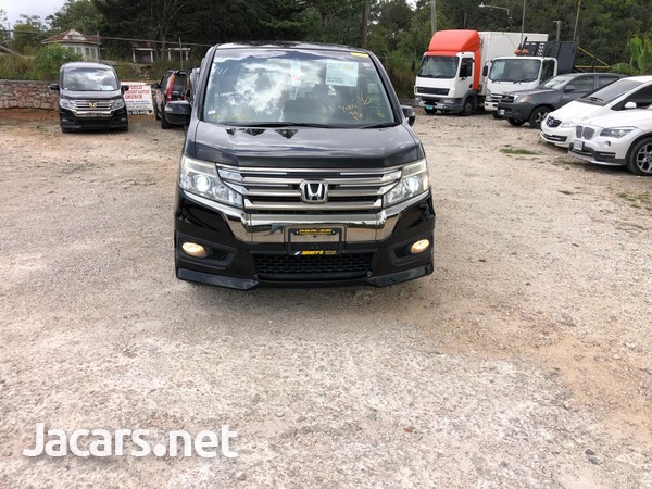 Honda Stepwgn Spada 2,0L 2013-1