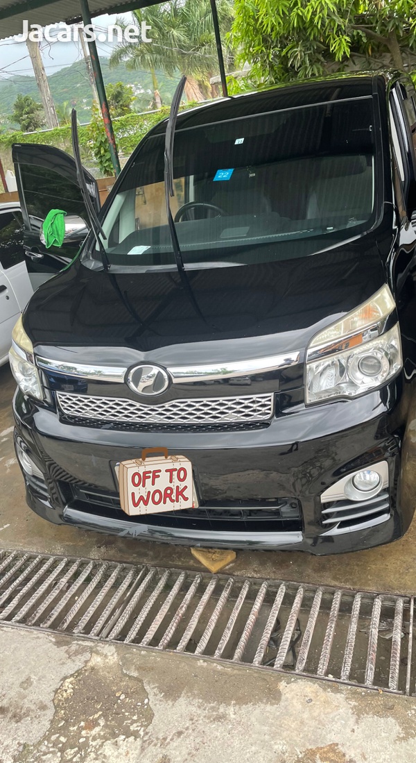 Toyota Voxy 2,0L 2012-1