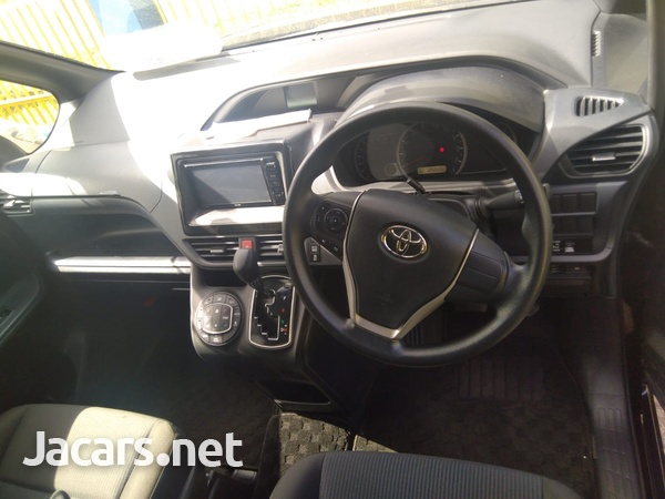 Toyota Voxy 2,0L 2016-5