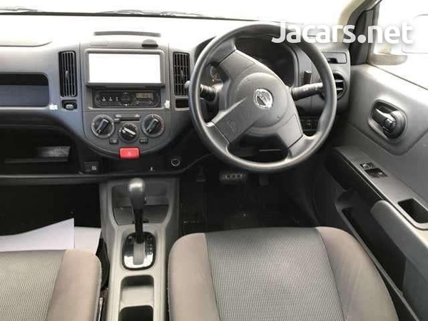 Nissan AD Wagon 1,5L 2016-4