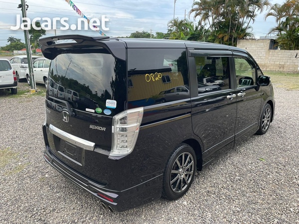 Honda Stepwgn Spada 2,0L 2013-4