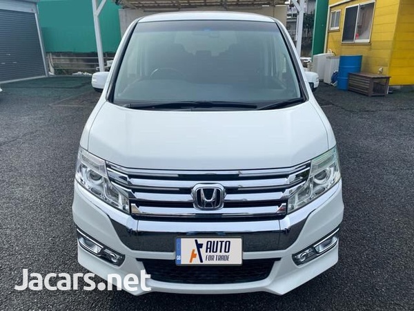 Honda Stepwgn Spada 1,8L 2013-3
