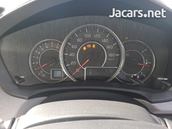 Toyota Axio 1,5L 2013-8