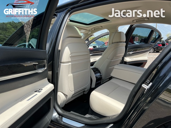 BMW 7-Series 3,0L 2013-9