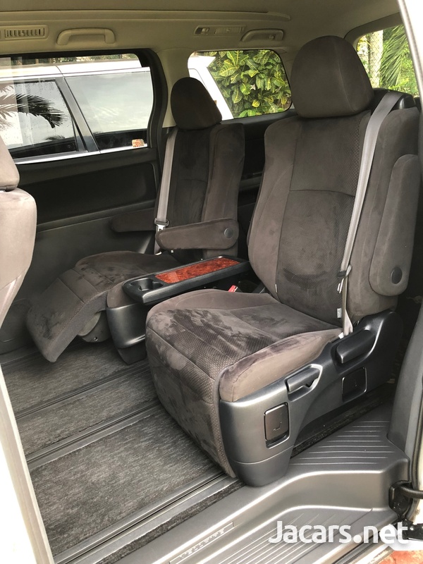 Toyota Vellfire 2,4L 2010-8