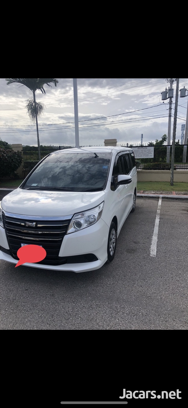 Toyota Noah 2,0L 2016-3