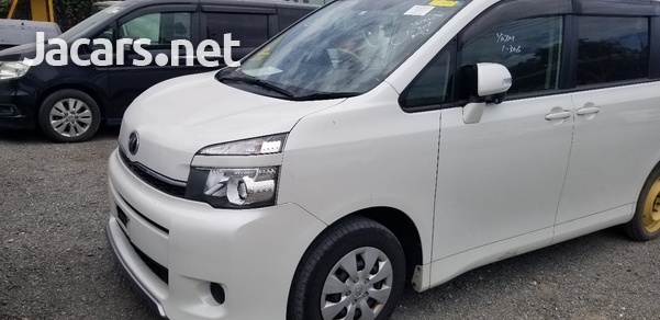 Toyota Voxy 2,0L 2013-3