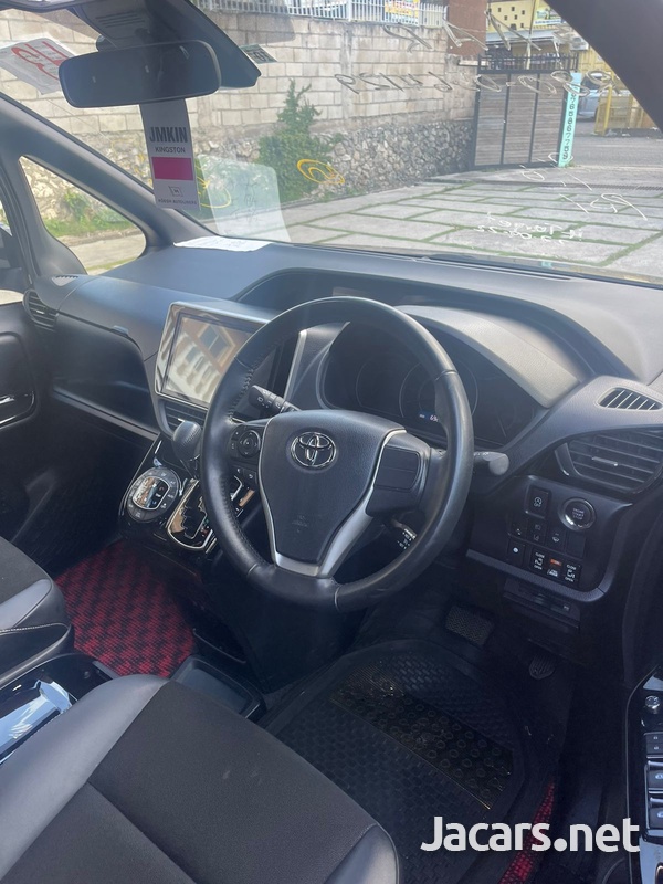 Toyota Noah 2,0L 2019