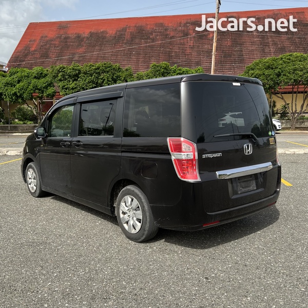 Honda Stepwgn 2,0L 2013-4