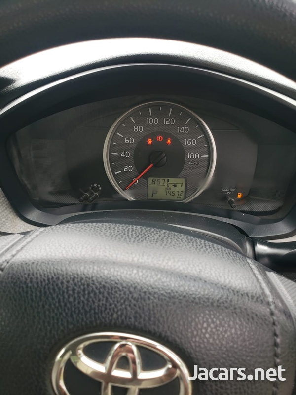 Toyota Axio 1,5L 2014-7