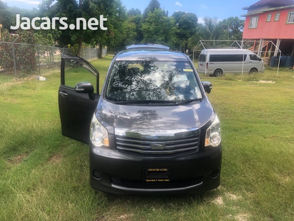 Toyota Noah 2,0L 2012-2
