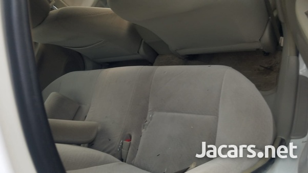 Toyota Axio 1,5L 2010-6