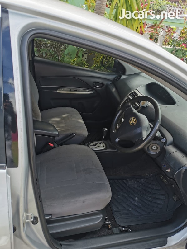 Toyota Yaris 1,6L 2010-5