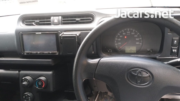 Toyota Probox 1,5L 2016-7