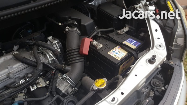 Toyota Voxy 2,0L 2013-7