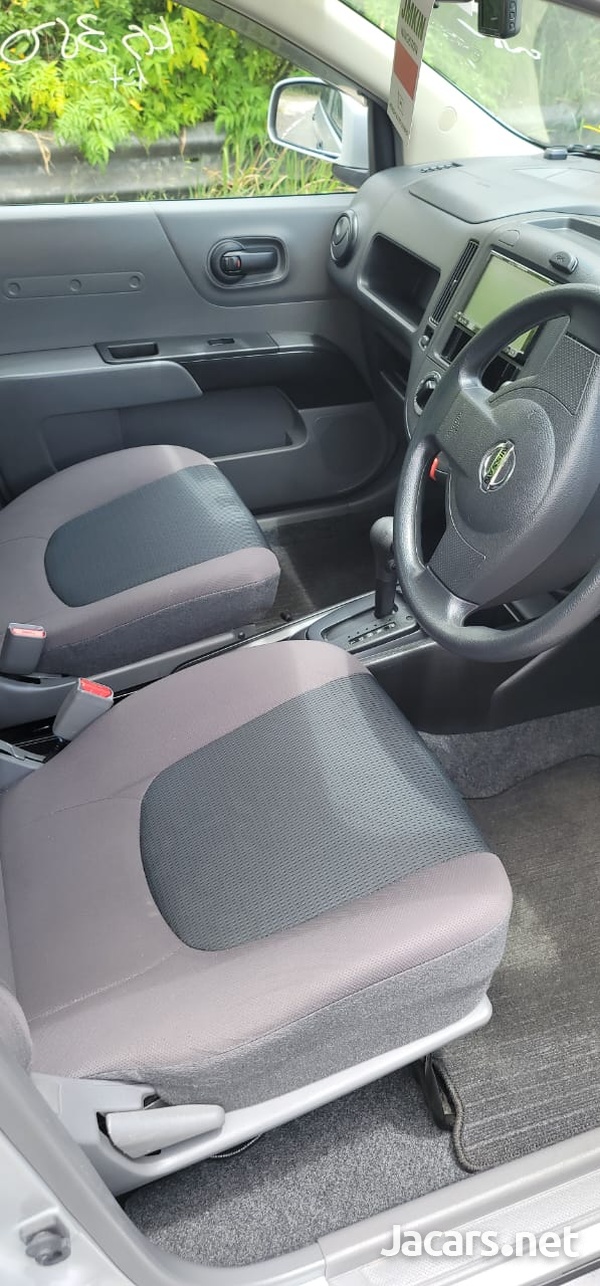 Nissan AD Wagon 1,5L 2017-13