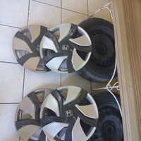 Hub cap and 15 inch Wheels Hub cap and 15 inch Wheels