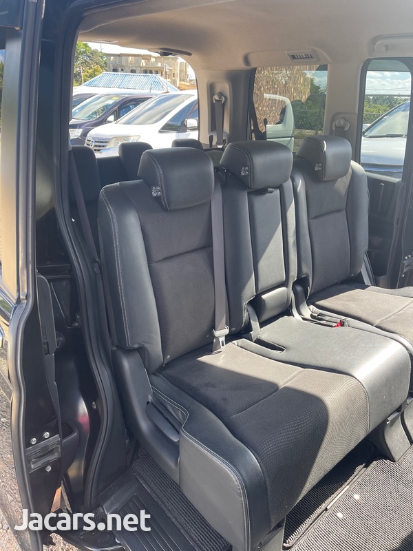 Honda Stepwgn Spada 2,0L 2013-10