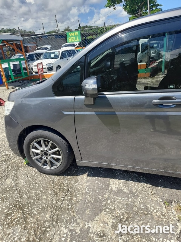 Honda Stepwgn 2,0L 2013