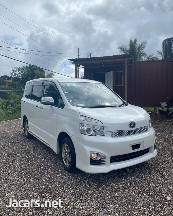Toyota Voxy 2,0L 2012-2