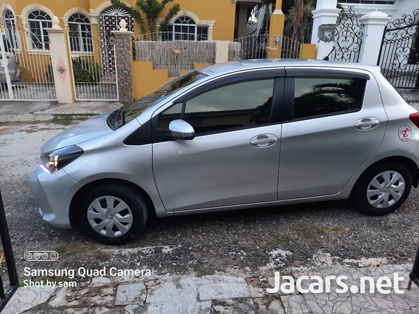 Toyota Vitz 1,0L 2015-1